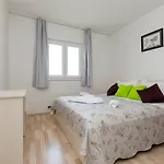 Ana *